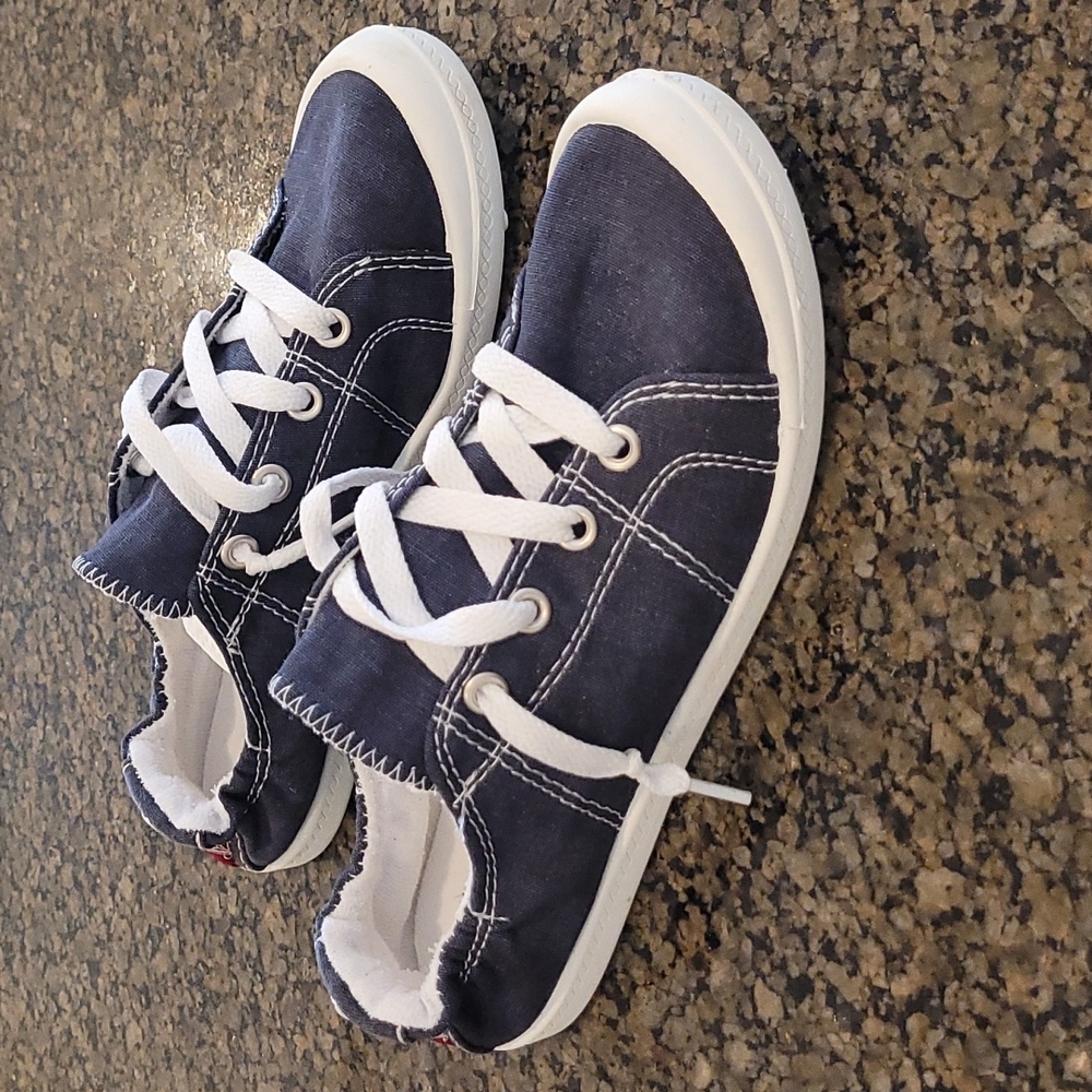 Time and Tru navy/white - size 6